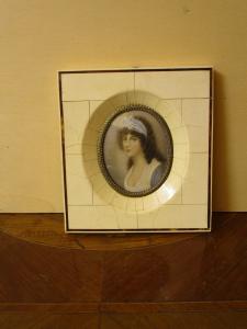 ANTICA MINIATURA RITRATTO CON CORNICE LASTRONATA IN AVORIO	